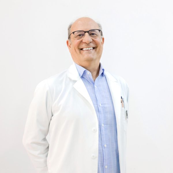 Miquel Janer de Miquel Janer Clínica Veterinaria en Sant Gervasi de Barcelona Miquel Janer, fundador y veterinario en Miquel Janer Clínica Veterinaria en Sant Gervasi de Barcelona